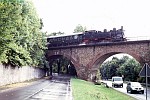 22.09.2002: 94 1538 der Eifelbahn überquert mit den B3yg-Wagen der Hochwaldbahn den Nonnweilerer Viadukt